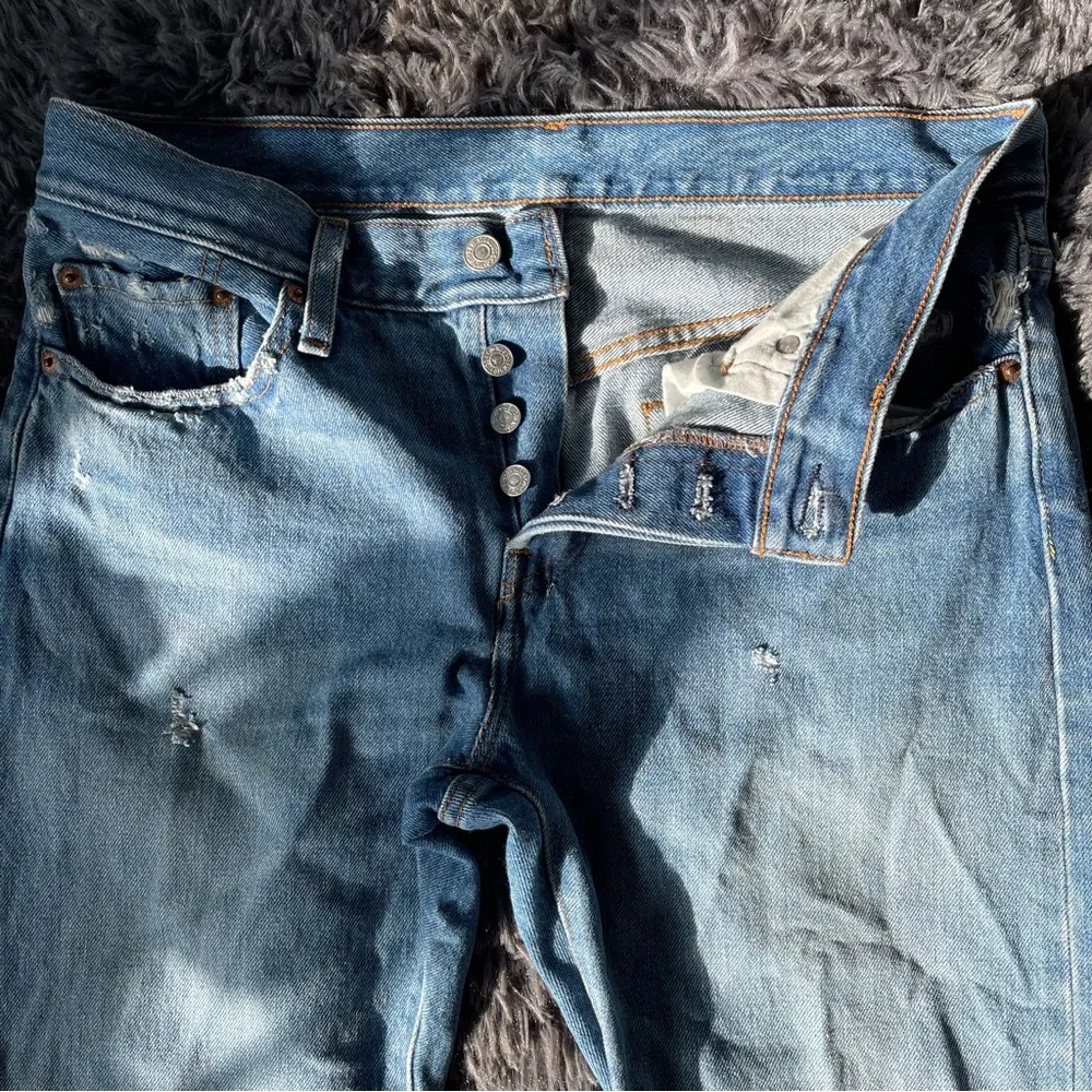 Levi's 501 Blue Straight Button Fly Denim Jeans Iconic Style 32x28 - Picture 6 of 8